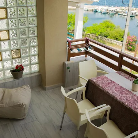 Porto Athos 1345 *
