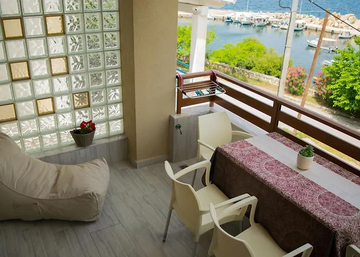 Porto Athos 1345 *